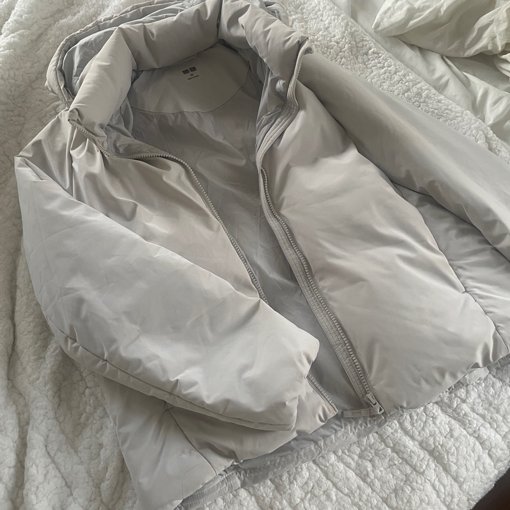 Uniqlo Women's Soft Gray Puffer Jacket